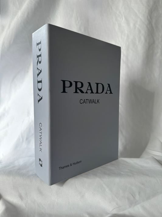 Geschlossenes Hardcover no. 3