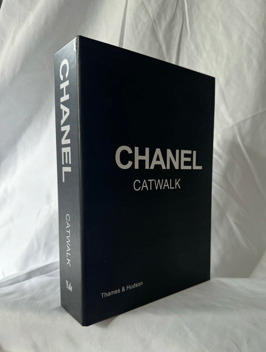 Geschlossenes Hardcover no. 1